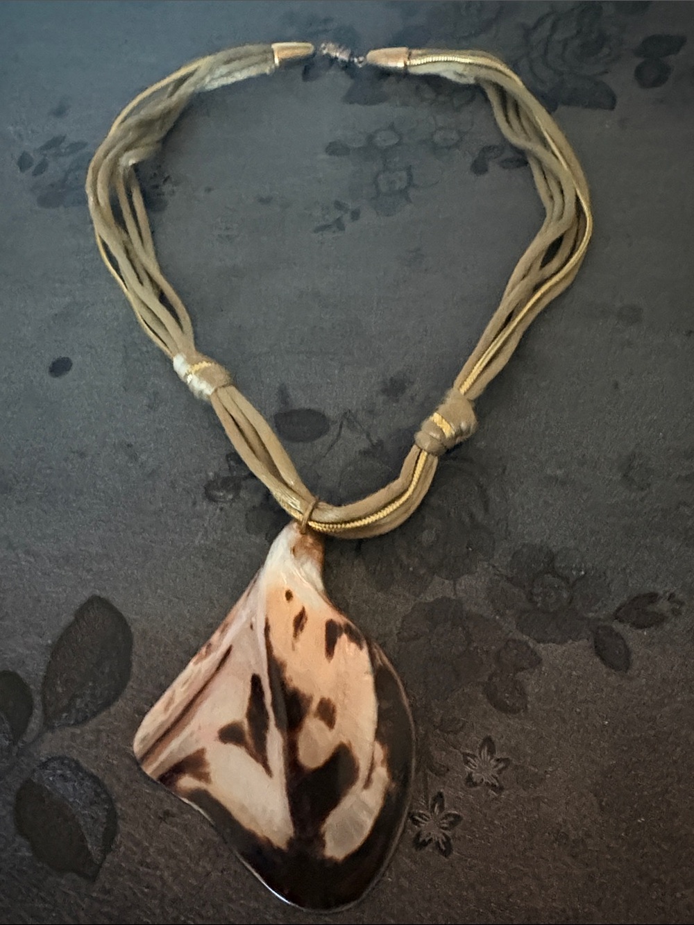 VINTAGE IRIDESCENT BROWN WHITE ABALONE SHELL PENDANT SOFT CORDED 19" NECKLACE